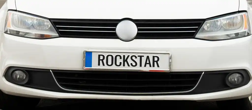 Egyedi rendszám kalkulátor online, ROCKSTAR feliratú személyautó rendszám inspiráció